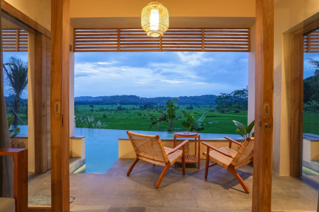Boutique Villa Jogja Senang ジョグジャカルタ エクステリア 写真