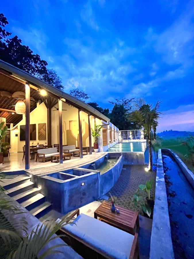 Boutique Villa Jogja Senang ジョグジャカルタ エクステリア 写真