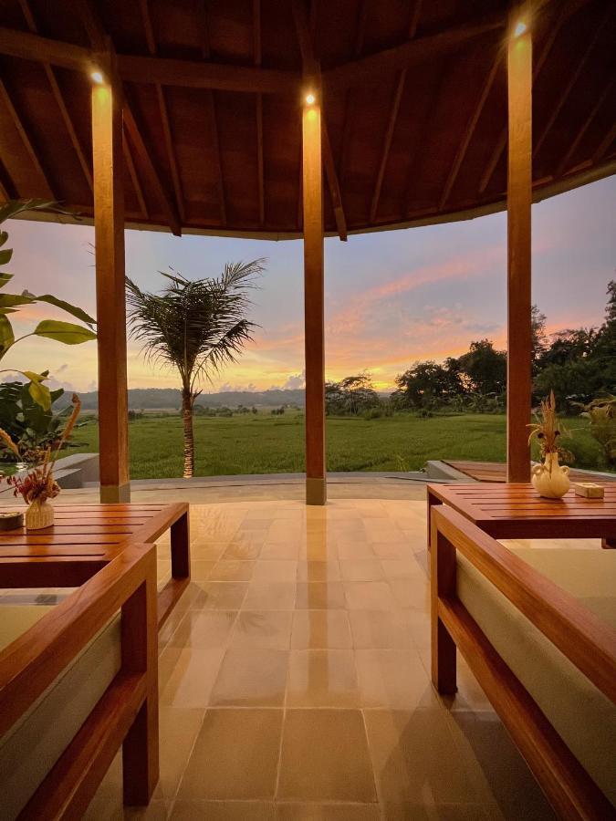 Boutique Villa Jogja Senang ジョグジャカルタ エクステリア 写真