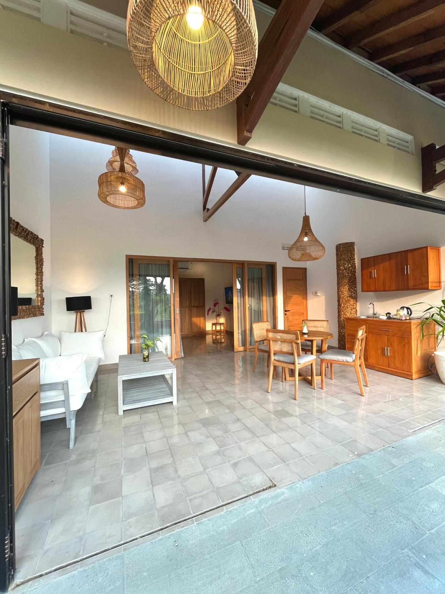 Boutique Villa Jogja Senang ジョグジャカルタ エクステリア 写真