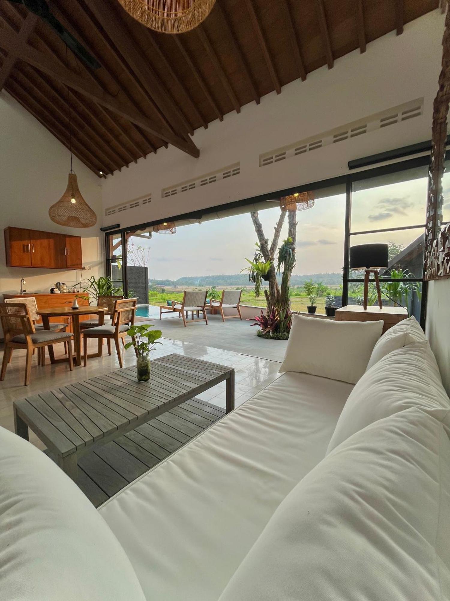 Boutique Villa Jogja Senang ジョグジャカルタ エクステリア 写真